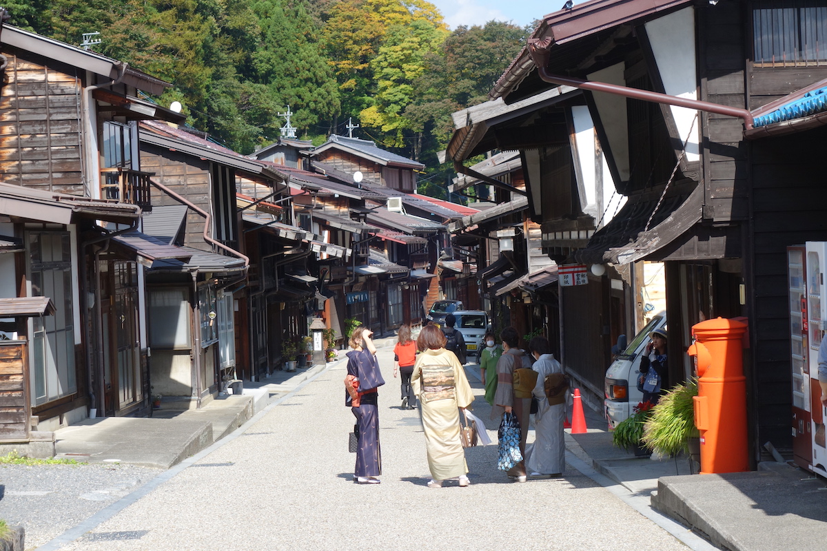 木曽 路 を 歩く