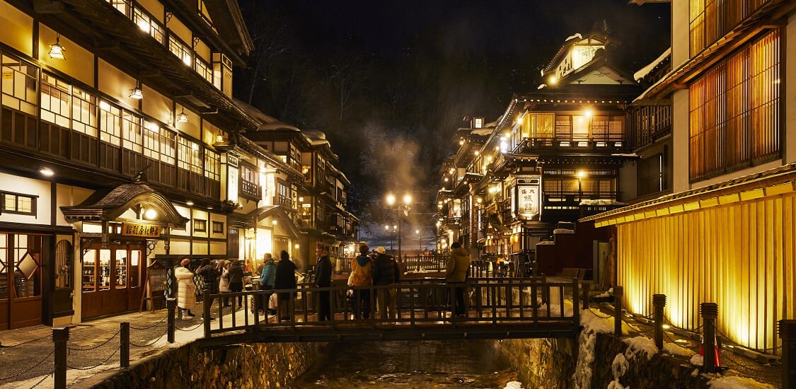 夕暮れの銀山温泉と雪の山形蔵王の旅 4日間 ワールド航空サービス