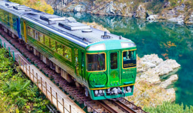 人気の観光列車「四国まんなか千年ものがたり」乗車　天空の絶景温泉と新緑の祖谷渓谷の旅