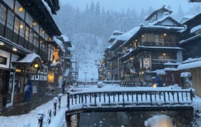 日本の宿 古窯に連泊 夕暮れの銀山温泉と雪の山形蔵王の旅