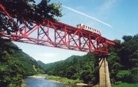 初夏の東北ローカル線　日本の原風景と絶景を望む鉄道の旅 二選