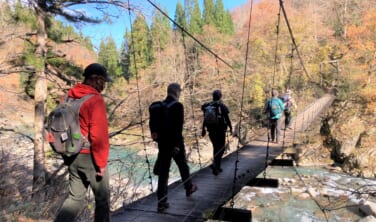 信越トレイルをゆく　ブナの森と秘境・秋山郷を訪ねて【4日間】