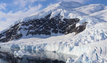 世界初のハイブリット・エコ探検船でゆく　南極の船旅【15 日間】