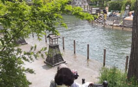 十石舟の行き交う伏見濠川（京都）