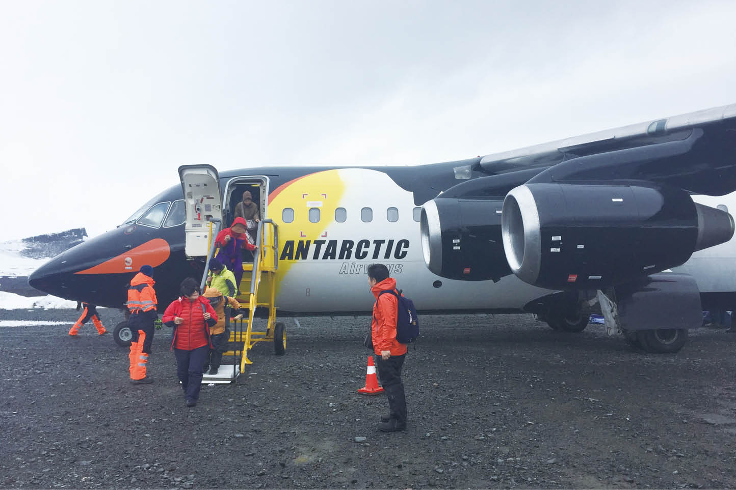 ドレーク海峡をフライトで越える南極の船旅 14日間 ワールド航空サービス ドレーク海峡をフライトで越える南極の船旅 14日間 ワールド航空サービス