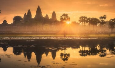 シェムリアップとルアンパバーン　アジアの古都 寛ぎと癒しの旅【7日間】