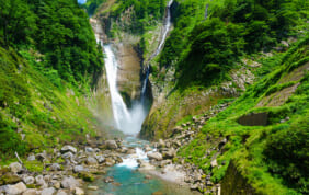 日本一の落差　称名滝 （富山県）