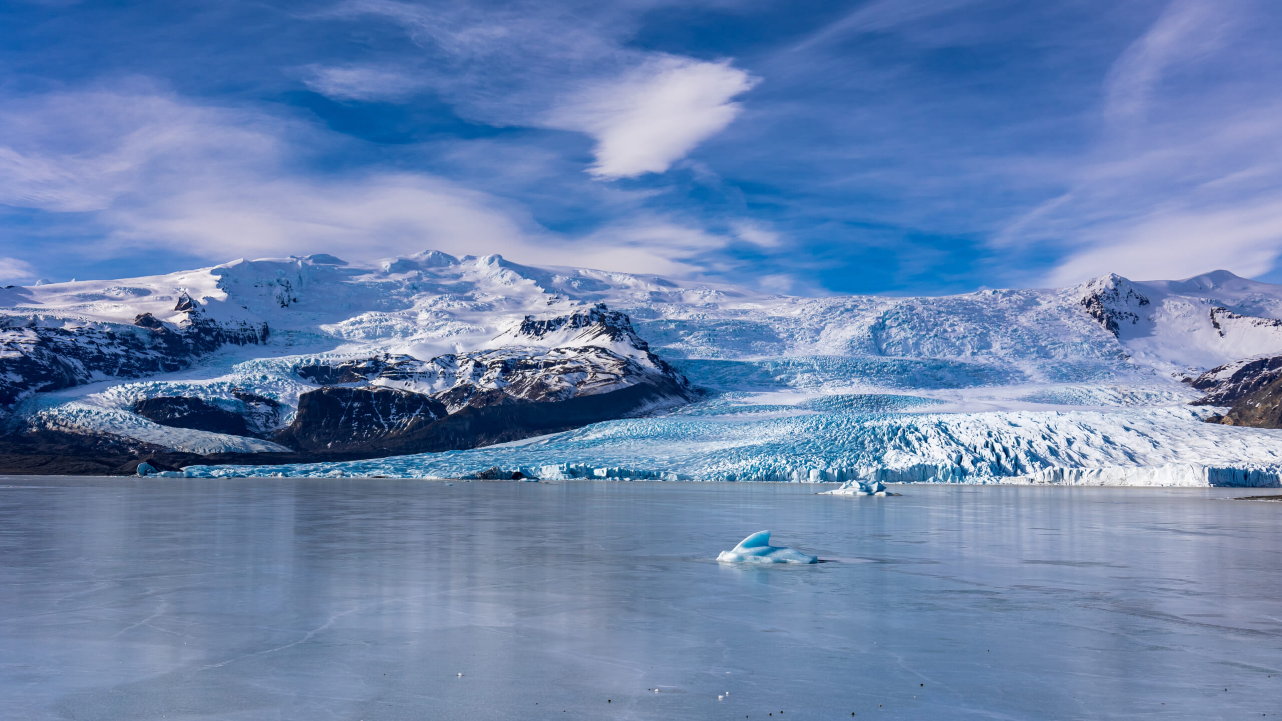 アイスランド★TRIP 神秘の絶景に会いに行く! Amazon.co.jp: アイスランド☆TRIP――神秘の絶景に会いに行く! (地球の