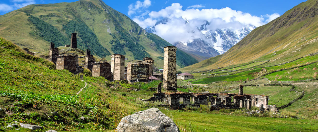 メスティアも訪ねる 十字架峠とコーカサス3カ国の旅【15日間】