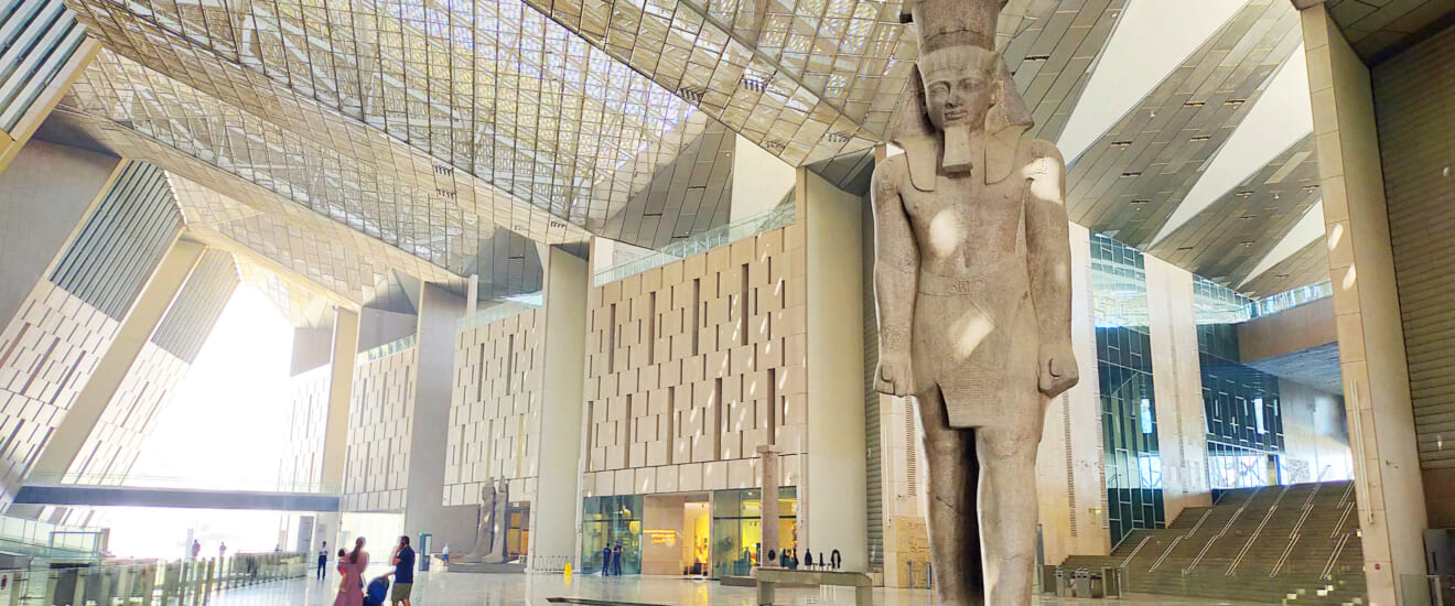 停泊中にピラミッドの街に1泊 北アフリカからエーゲ海への船旅 【10日間】