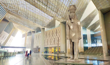 停泊中にピラミッドの街に1泊　北アフリカからエーゲ海への船旅　【10日間】