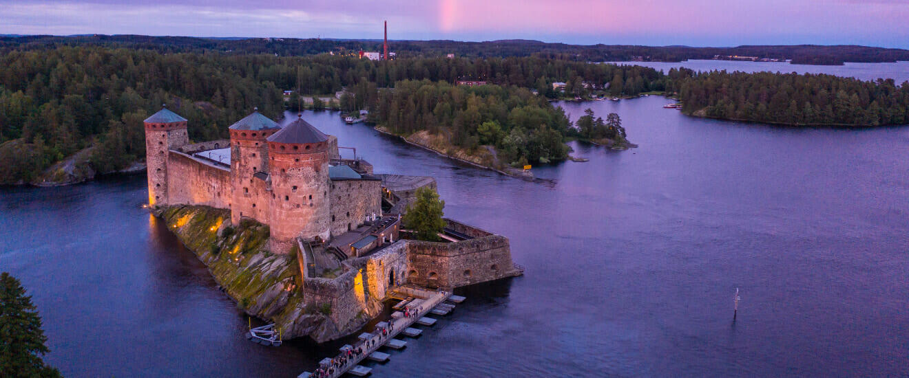 サヴォンリンナの古城オペラと森と湖の国フィンランドの旅【9日間】