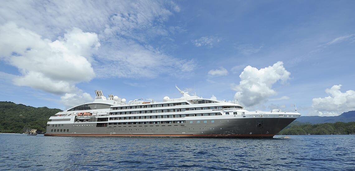 高級探検船ロストラル　夏のアイスランド沿岸をつぶさに訪ねる船旅【11日間】