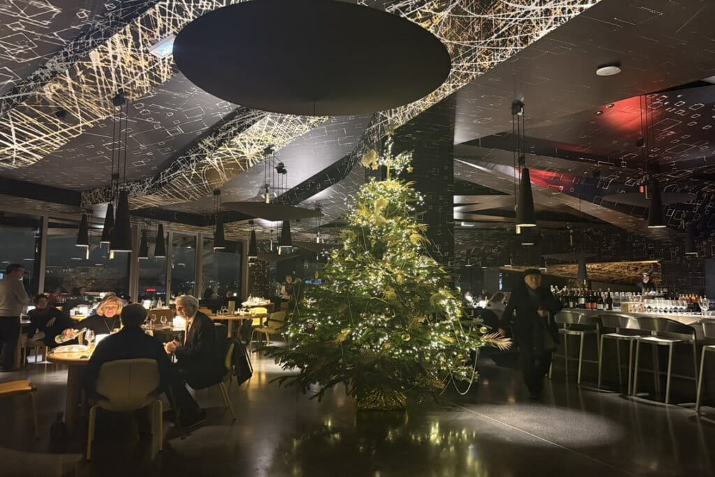 フィルハーモニードパリ、ホール内のレストラン