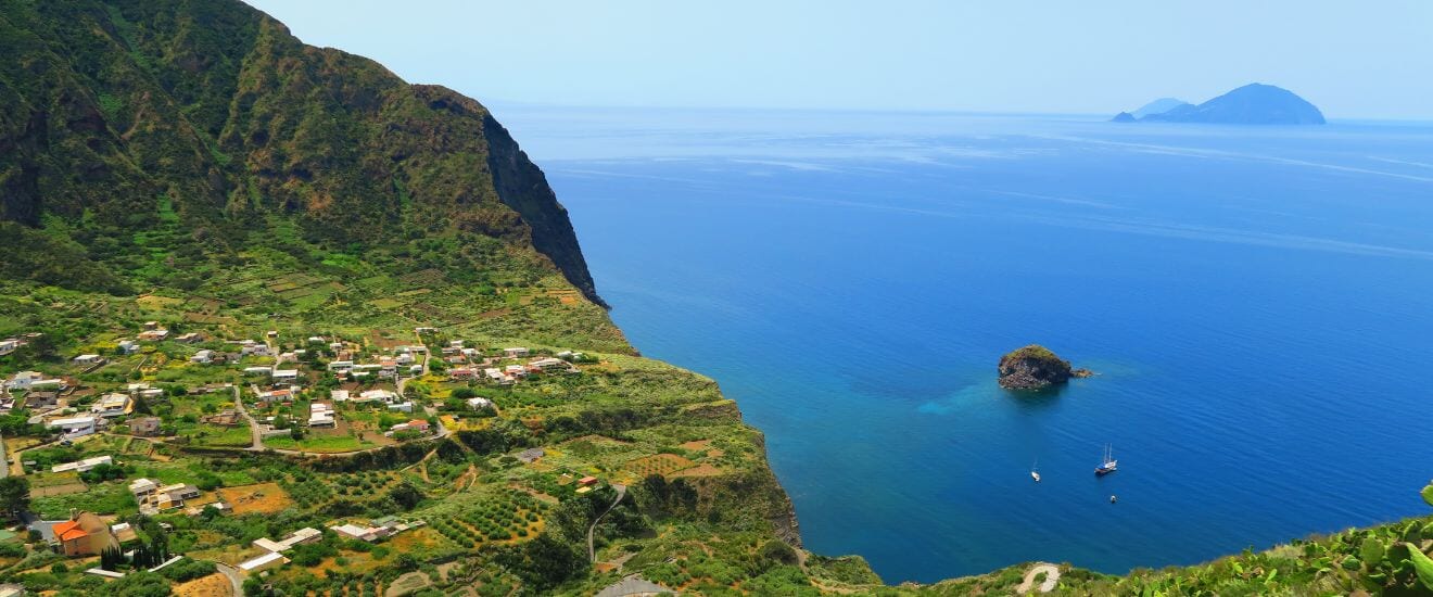 エオリエ諸島とシチリア・カラブリアの小さな町【10日間】
