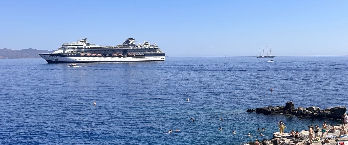 セレブリティ・インフィニティ カナリア諸島とマデイラ島の船旅【16日間】