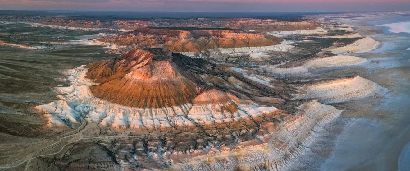 2つの絶景と未来都市アスタナを訪ねる　カザフスタン周遊の旅【11日間】