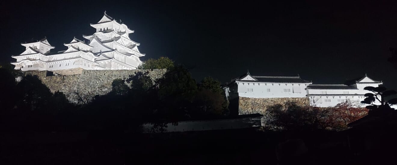 姫路城夜間特別見学と3つの紅葉風景を巡る旅【3日間】