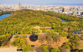 【速報・注目の旅】日本最大の古墳、仁徳天皇陵を気球に乗って上空から見学します！